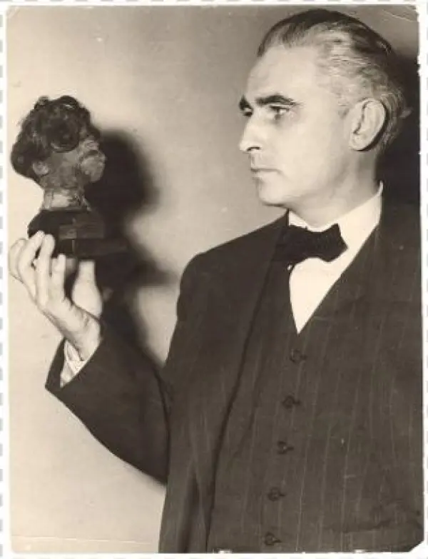 Thomas Dodd With Shrunken Head Exhibit - Tuxedo