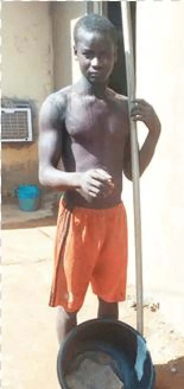 Military Officers Rescue Badoo Suspect From Angry Mob - Ikorodu