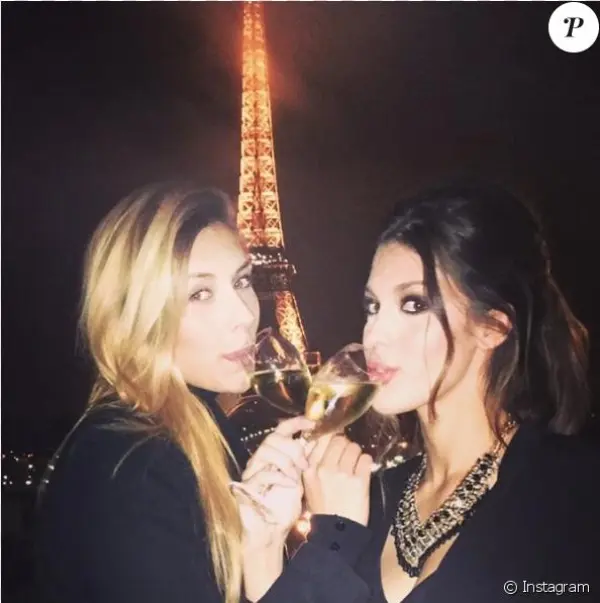 Iris Mittenaere Et Camille Cerf Devant La Tour Eiffel