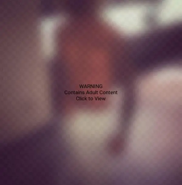 Justin Bieber Grabs Crotch In Newest Pic - Parallel