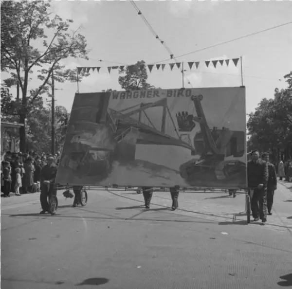 Bread & Puppet Theater - Road