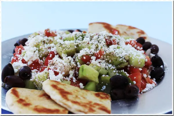Greek Salad - Naan